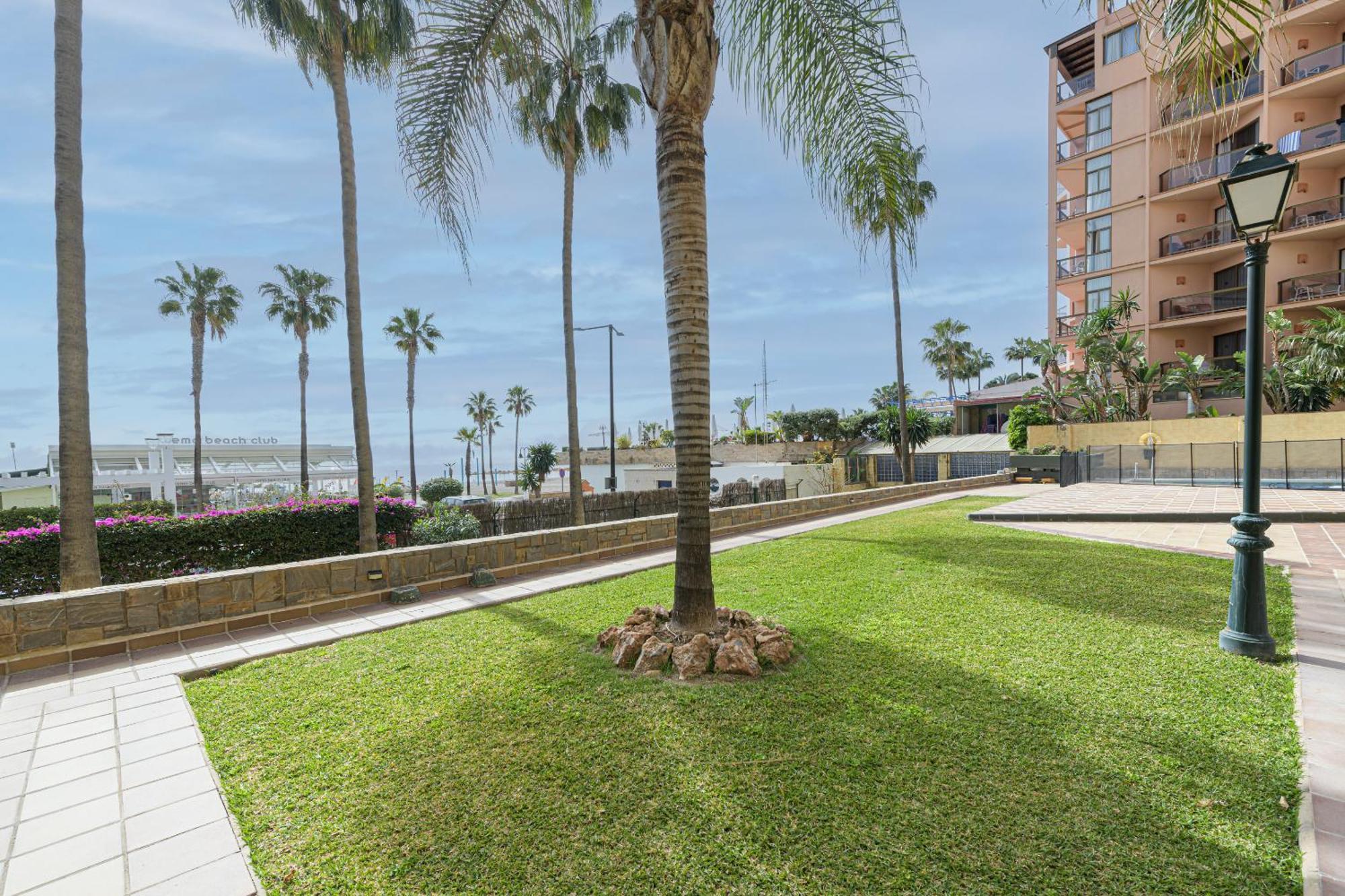 Amazing Carihuela View & Parking Apartment Torremolinos Exterior photo