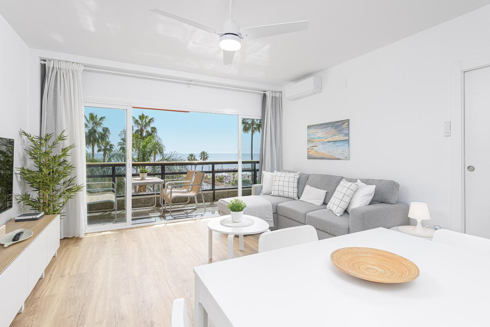 Amazing Carihuela View & Parking Apartment Torremolinos Exterior photo