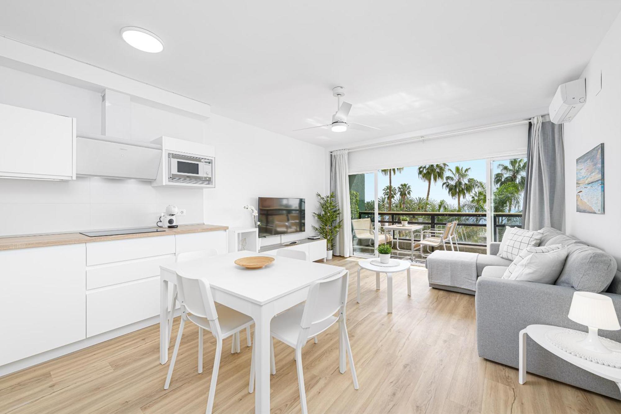 Amazing Carihuela View & Parking Apartment Torremolinos Exterior photo