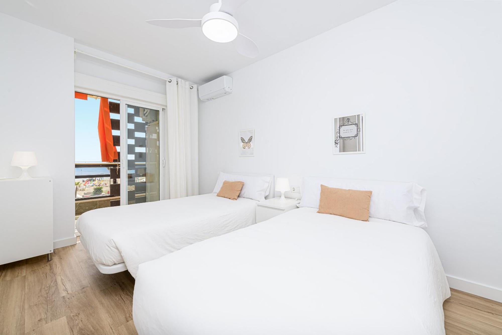 Amazing Carihuela View & Parking Apartment Torremolinos Exterior photo