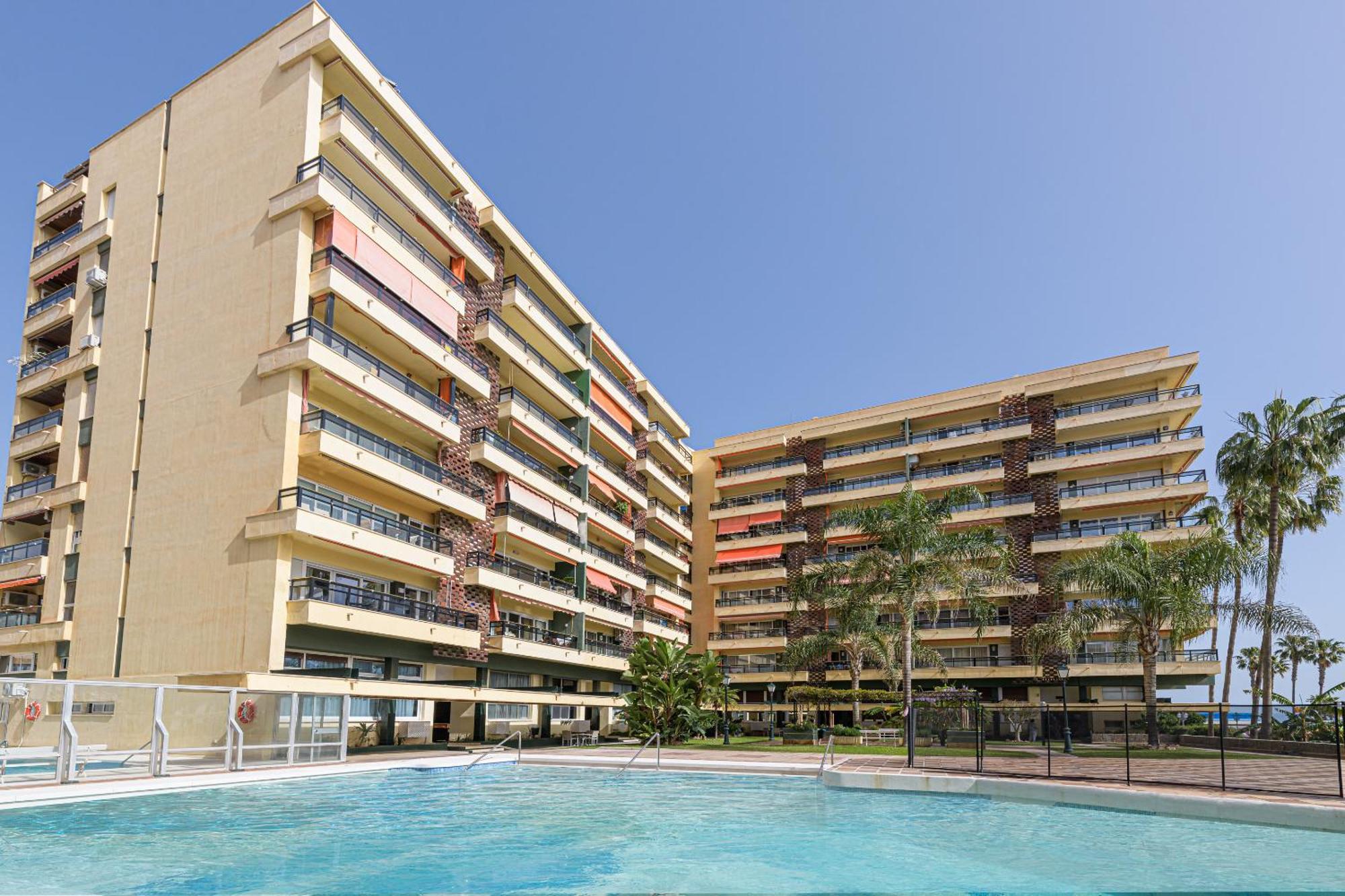 Amazing Carihuela View & Parking Apartment Torremolinos Exterior photo