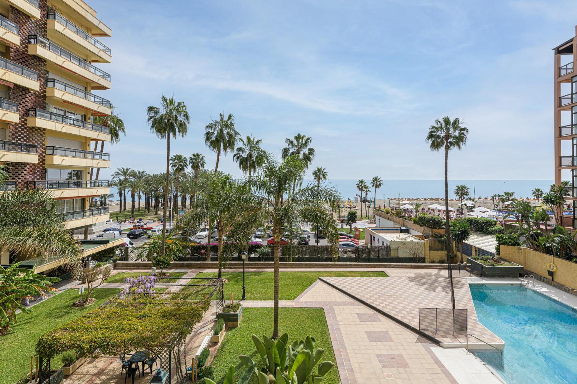 Amazing Carihuela View & Parking Apartment Torremolinos Exterior photo